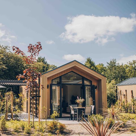 LODGE 2 personnes - Petite maison avec bain à remous