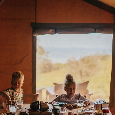 TENTE TOILE ET BOIS 6 personnes - y compris les installations sanitaires