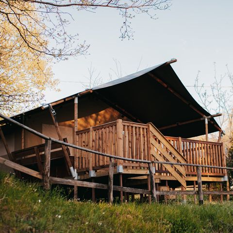 Tente en toile et en bois 4 personnes - y compris les installations sanitaires