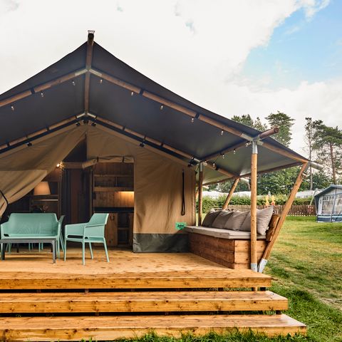 Tente en toile et en bois 4 personnes - y compris les installations sanitaires