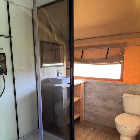 Tente en toile et en bois 4 personnes - Tente de glamping avec sanitaires