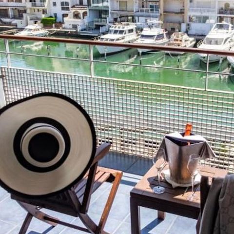 Chambre 3 personnes - Double - Lit supplementaire - Balcon - Vue Canal
