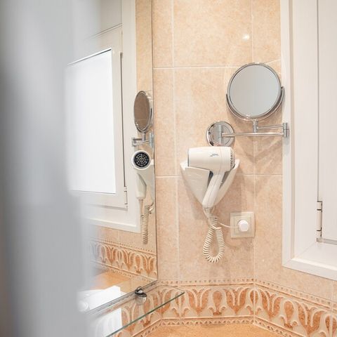 Chambre 1 personne - CHAMBRE INDIVIDUELLE