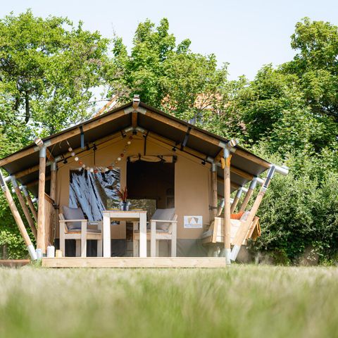 Tente en toile et en bois 2 personnes - Le départ d'un enfant