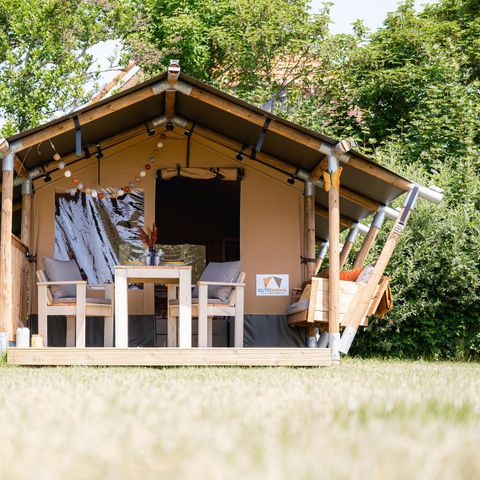 Tente en toile et en bois 2 personnes - Le départ d'un enfant