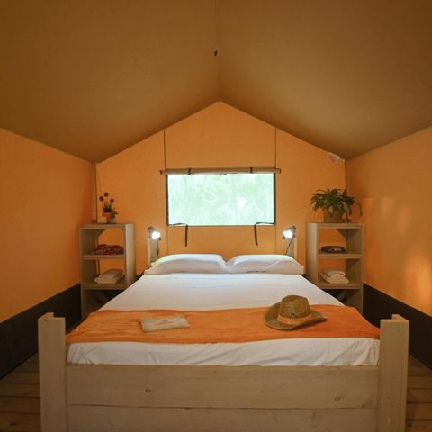 Tente en toile et en bois 2 personnes - Le départ d'un enfant