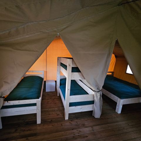 TENTE TOILE ET BOIS 5 personnes - y compris les toilettes