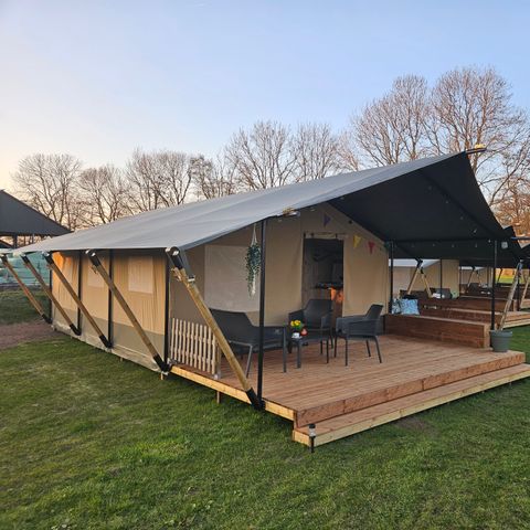 TENTE TOILE ET BOIS 5 personnes - y compris les toilettes