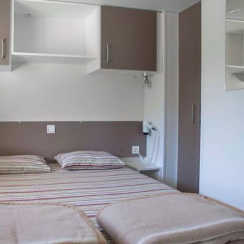 BUNGALOW 6 personnes - Mobil-home | Classic | 2 Ch. | 4/6 Pers. | Terrasse surélevée | 1 SDB | Clim.
