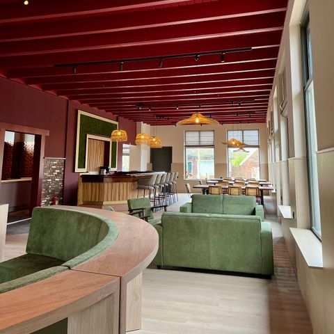 Hébergement pour groupe 36 personnes - Bâtiment principal 20 personnes + 4 grandes serres