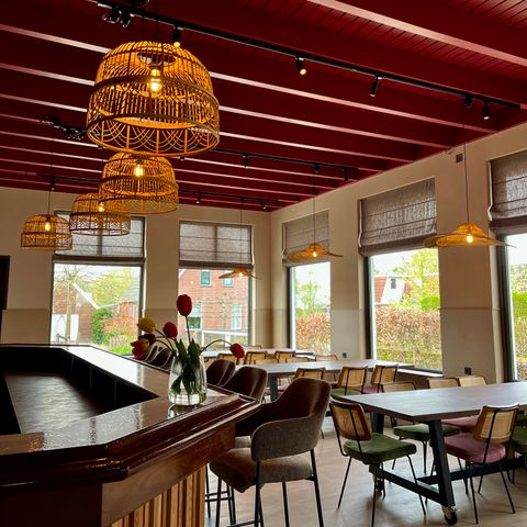 MAISON 36 personnes - Bâtiment principal 20 personnes + 4 petites serres