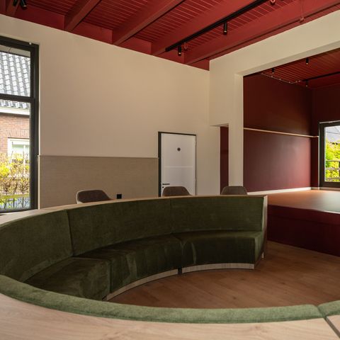 MAISON 40 personnes - Bâtiment principal 20 personnes + 5 petites serres