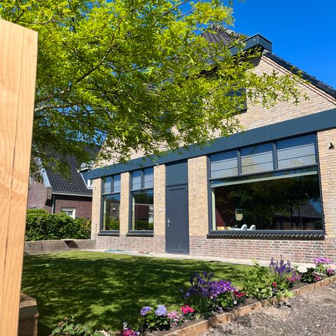 MAISON 40 personnes - Bâtiment principal 20 personnes + 5 petites serres