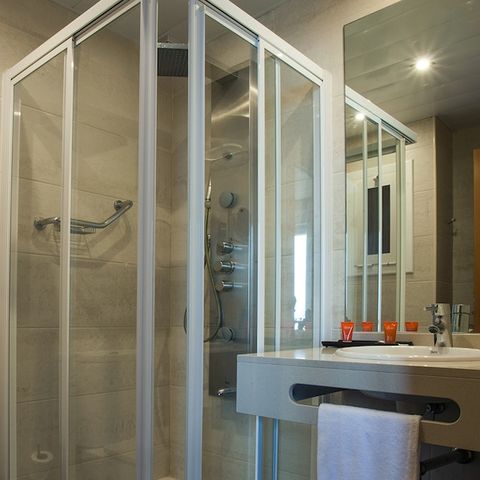 CHAMBRE 1 personne - CHAMBRE INDIVIDUELLE - BALCON - PETIT-DÉJEUNER INCLUS