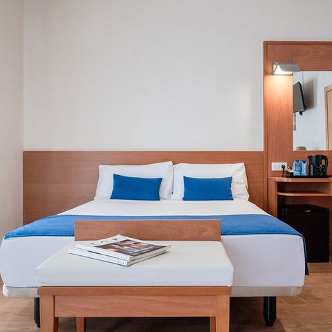 CHAMBRE 2 personnes - CHAMBRE DOUBLE - BALCON - PETIT-DÉJEUNER INCLUS