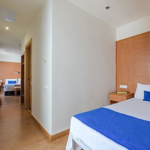 Chambre 3 personnes - DOUBLE - LIT D'APPOINT - BALCON - PETIT-DÉJEUNER INCLUS