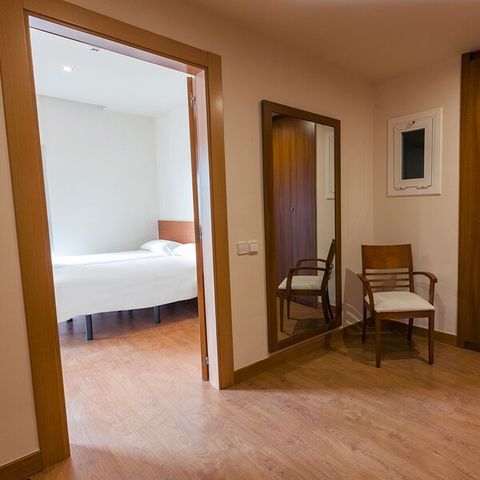 CHAMBRE 4 personnes - CHAMBRE QUADRUPLE - BALCON - PETIT-DÉJEUNER INCLUS