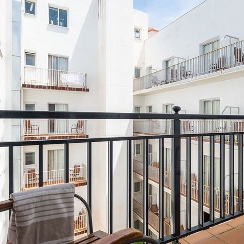 CHAMBRE 4 personnes - CHAMBRE QUADRUPLE - BALCON - PETIT-DÉJEUNER INCLUS