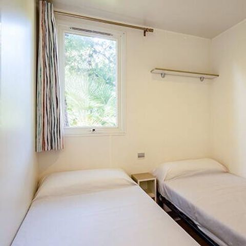 MOBILHOME 5 personnes - Comfort | 3 Chambres | Capacité 5 personnes | Terrasse surélevée | 1 Salle de bain | Climatisation