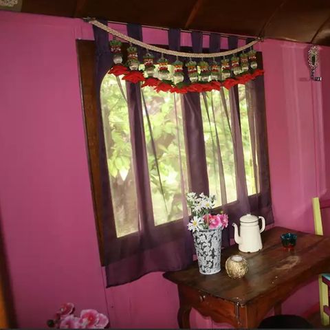 CHALET 2 personnes - Roulotte avec sanitaire 1ch 2 pers