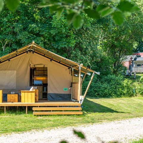 TENTE TOILE ET BOIS 5 personnes - y compris les installations sanitaires