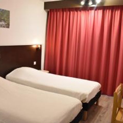 CHAMBRE 3 personnes - Chambres communicantes CH2 + CH1 PMR