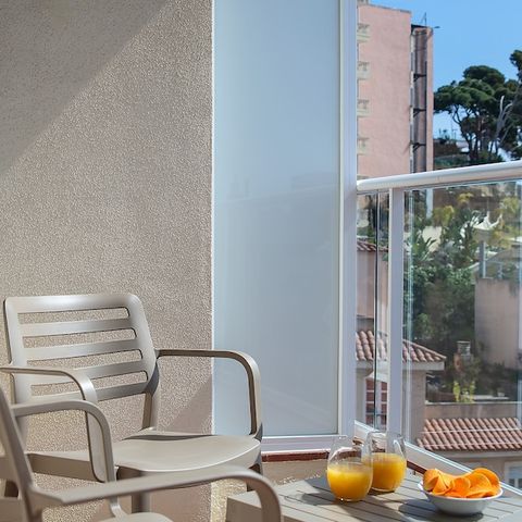 CHAMBRE 2 personnes - CHAMBRE DOUBLE - BALCON - PETIT-DÉJEUNER INCLUS