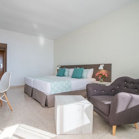 CHAMBRE 2 personnes - CHAMBRE DOUBLE - BALCON - PETIT-DÉJEUNER INCLUS