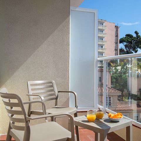 CHAMBRE 2 personnes - CHAMBRE DOUBLE - BALCON - PETIT-DÉJEUNER INCLUS