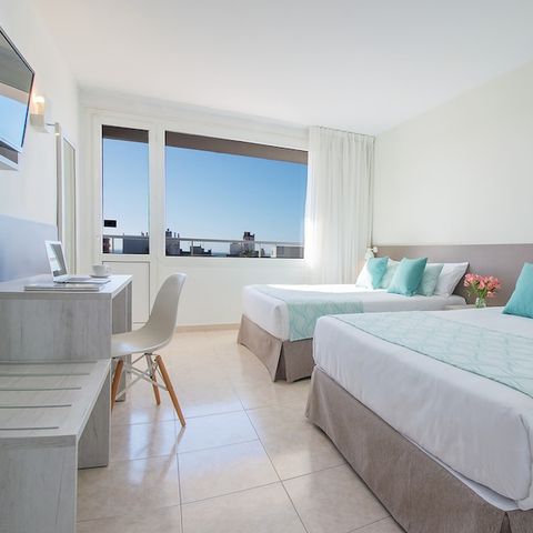 Chambre 4 personnes - QUADRUPLE - BALCON - PETIT-DÉJEUNER INCLUS