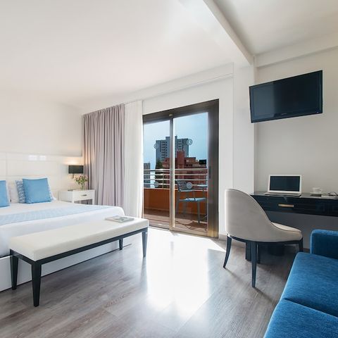 CHAMBRE 2 personnes - Chambre Double - Supérieur - Balcon