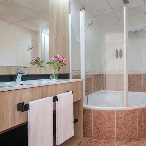 CHAMBRE 2 personnes - Chambre Double - Supérieur - Balcon