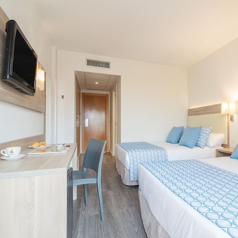 CHAMBRE 3 personnes - Chambre Familiale - 3 personnes - balcon