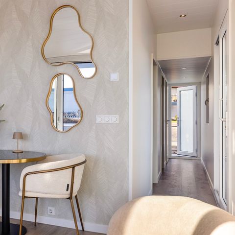 HÉBERGEMENT INSOLITE 4 personnes - Hébergement de luxe sur l'eau en Frise