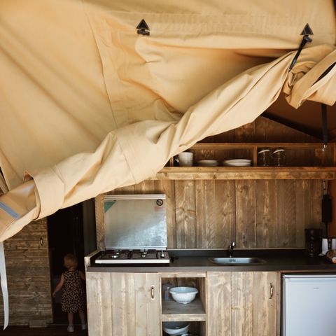 TENTE TOILE ET BOIS 4 personnes - y compris les installations sanitaires