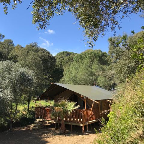 TENTE TOILE ET BOIS 6 personnes - y compris les installations sanitaires