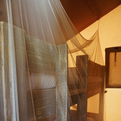 Tente en toile et en bois 6 personnes - y compris les installations sanitaires