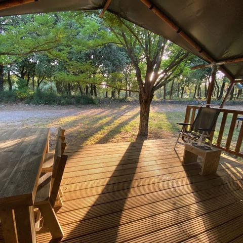 TENTE TOILE ET BOIS 4 personnes - y compris les installations sanitaires