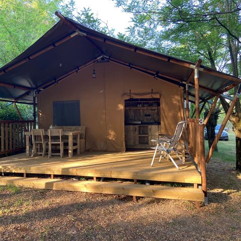 Tente en toile et en bois 4 personnes - y compris les installations sanitaires