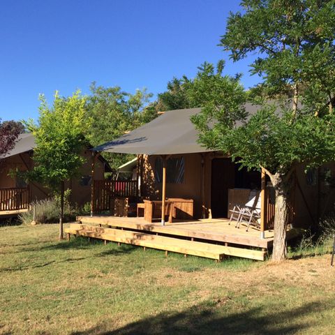 TENTE TOILE ET BOIS 6 personnes - y compris les installations sanitaires