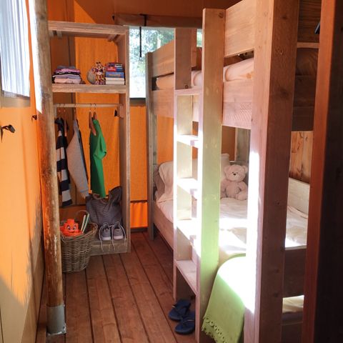 TENTE TOILE ET BOIS 6 personnes - y compris les installations sanitaires