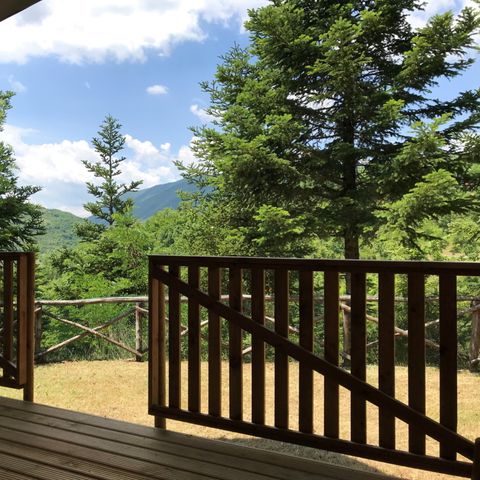 TENTE TOILE ET BOIS 4 personnes - y compris les installations sanitaires