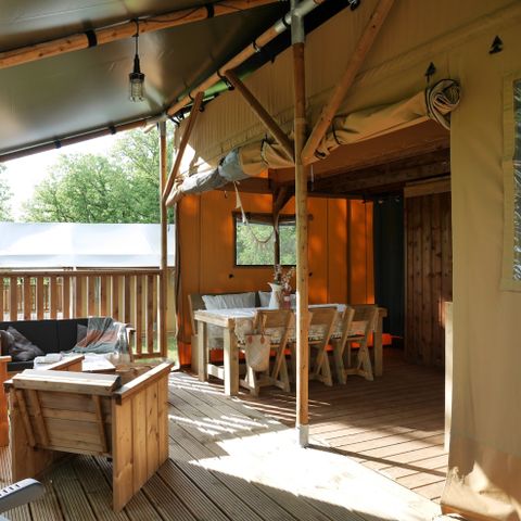 TENTE TOILE ET BOIS 6 personnes - y compris les installations sanitaires