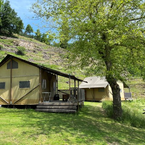 TENTE TOILE ET BOIS 6 personnes - y compris les installations sanitaires