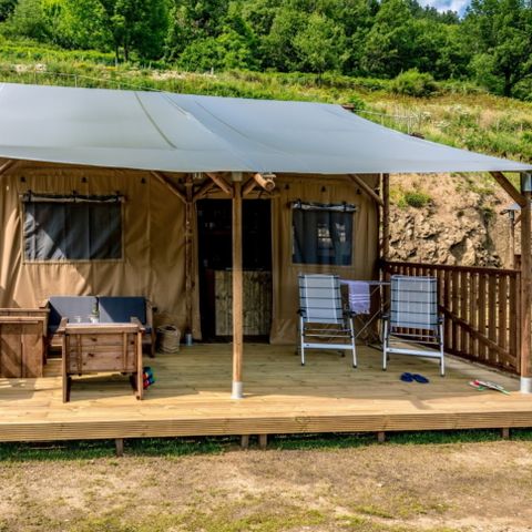 TENTE TOILE ET BOIS 6 personnes - y compris les installations sanitaires