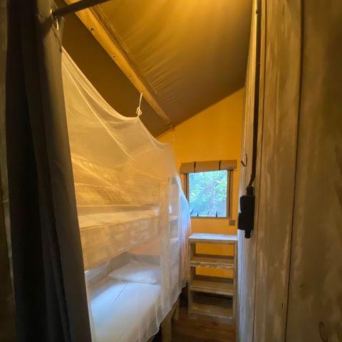 Tente en toile et en bois 4 personnes - y compris les installations sanitaires (AVENTURE)