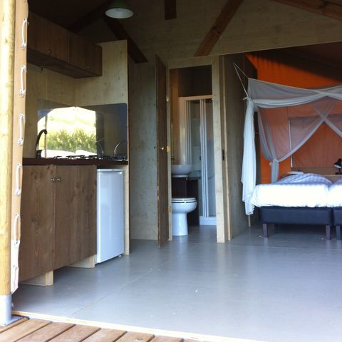 TENTE TOILE ET BOIS 6 personnes - Installations sanitaires incluses