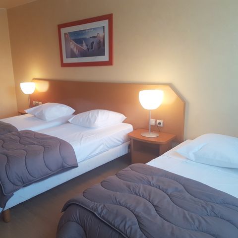 CHAMBRE 3 personnes - G/227_CHAMBRE HOTELIERE 3 PERS.