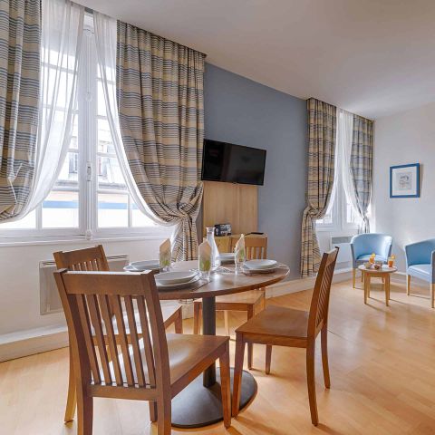APPARTEMENT 8 personnes - G/292_3 PIECES 8 PERSONNES TRAVERSANT