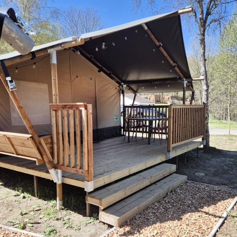 Tente en toile et en bois 4 personnes - y compris les installations sanitaires